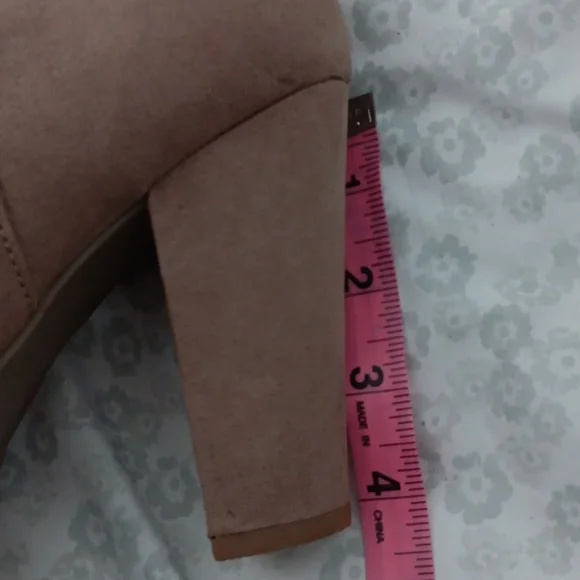 Cute tan suede boots - Picture 11 of 11